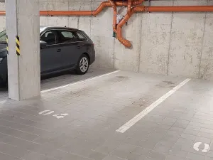 Pronájem garážového stání, Hradec Králové, Odlehlá, 14 m2