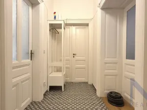 Pronájem bytu 3+1, Praha - Žižkov, Husitská, 76 m2