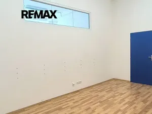 Pronájem kanceláře, Praha - Kobylisy, Horňátecká, 19 m2