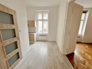 Pronájem bytu 1+1, Praha - Smíchov, Rozkošného, 34 m2