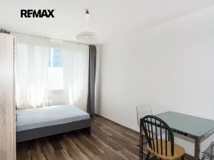Pronájem bytu 2+kk, Praha - Nusle, Plamínkové, 40 m2