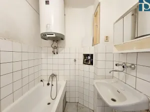 Prodej bytu 2+kk, Praha - Vysočany, Novovysočanská, 48 m2