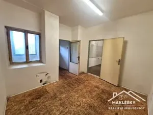 Pronájem obchodního prostoru, Kostelec nad Černými lesy, náměstí Smiřických, 75 m2