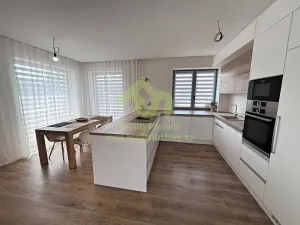 Prodej rodinného domu, Lužany, 156 m2