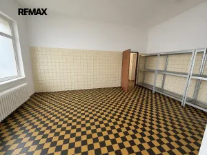 Pronájem skladu, Kladno, Doberská, 327 m2