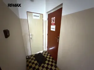 Pronájem skladu, Kladno, Doberská, 327 m2