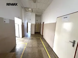 Pronájem skladu, Kladno, Doberská, 327 m2