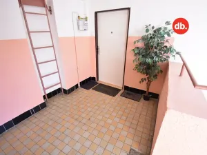 Prodej bytu 1+1, Karlovy Vary, Zeyerova, 35 m2