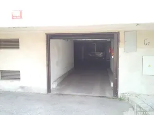 Pronájem garážového stání, Praha - Podolí, Kubištova, 17 m2