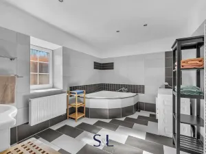 Prodej rodinného domu, Doksy, náměstí Republiky, 470 m2