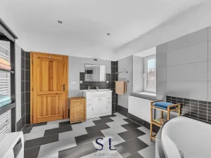 Prodej rodinného domu, Doksy, náměstí Republiky, 470 m2