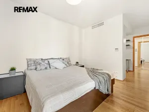 Pronájem bytu 2+kk, Praha - Žižkov, Malešická, 73 m2