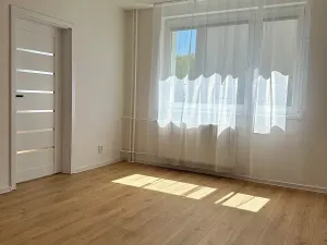 Pronájem bytu 1+1, Karlovy Vary, Úvalská, 36 m2