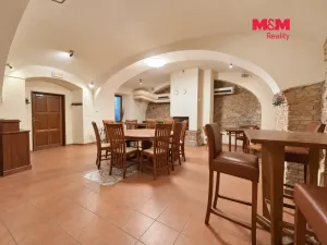 Pronájem restaurace, Kostelec nad Černými lesy - Kostelec nad Černými Lesy, náměstí Smiřických, 71 m2
