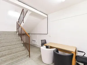 Prodej výrobních prostor, Praha - Horní Počernice, Komárovská, 210 m2