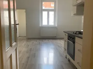 Pronájem bytu 1+kk, Praha - Vršovice, Orelská, 31 m2