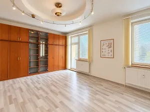 Pronájem kanceláře, Hradec Králové, Kollárova, 116 m2