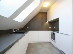 Pronájem bytu 2+1, Praha - Vinohrady, Korunní, 82 m2
