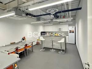 Pronájem kanceláře, Brno, Lazaretní, 380 m2