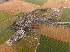 Prodej komerčního pozemku, Pištín, 8217 m2
