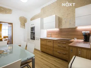 Pronájem bytu 2+1, Jindřichův Hradec, nám. Míru, 100 m2