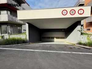 Pronájem garážového stání, Praha - Pitkovice, Mecháčková, 20 m2