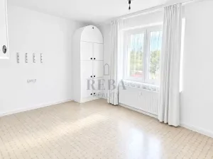 Prodej bytu 3+1, Karlovy Vary, Úvalská, 83 m2