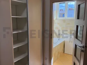 Pronájem bytu 2+kk, Hradec Králové, Střelecká, 52 m2