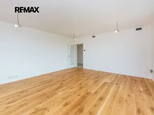 Prodej bytu 1+kk, Praha - Radlice, U Komína, 38 m2