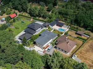Pronájem rodinného domu, Benátky, 241 m2