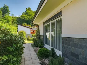 Pronájem rodinného domu, Benátky, 241 m2