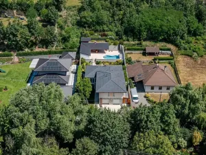 Pronájem rodinného domu, Benátky, 241 m2