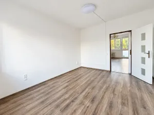 Pronájem bytu 3+1, Karlovy Vary, Brigádníků, 67 m2