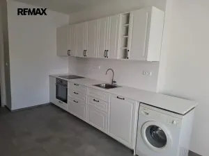 Pronájem bytu 2+1, Praha - Podolí, Podolská, 67 m2