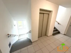 Pronájem bytu 2+kk, Plzeň, Vochovská, 43 m2