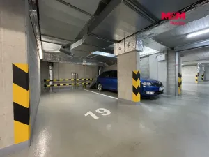Pronájem garážového stání, Praha, Šífařská, 14 m2