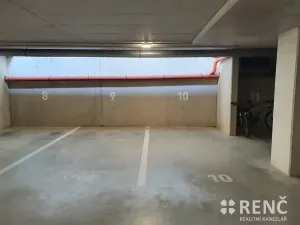 Pronájem garážového stání, Brno, Košinova, 15 m2