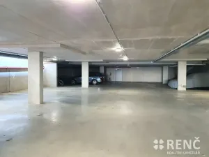 Pronájem garážového stání, Brno, Košinova, 15 m2