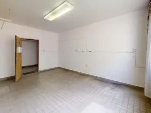 Pronájem kanceláře, Hradec Králové, Akademika Bedrny, 602 m2