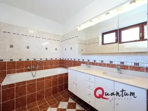 Pronájem rodinného domu, Praha - Kyje, Krčínovo náměstí, 126 m2