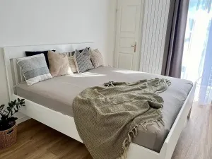 Pronájem bytu 2+kk, Praha - Bubeneč, Sládkova, 45 m2