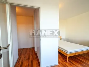 Pronájem bytu 1+kk, Praha - Karlín, Molákova, 36 m2