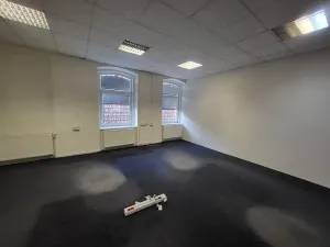 Pronájem kanceláře, Brno, Valchařská, 350 m2