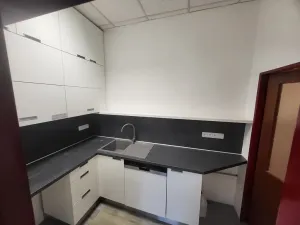 Pronájem kanceláře, Brno, Valchařská, 350 m2