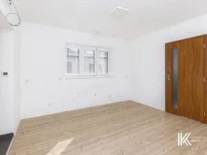 Pronájem obchodního prostoru, Pardubice, Chrudimská, 131 m2