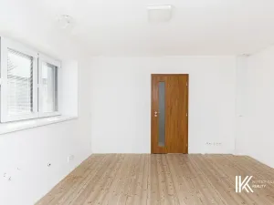 Pronájem obchodního prostoru, Pardubice, Chrudimská, 131 m2