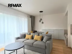 Pronájem bytu 1+kk, Praha - Smíchov, Podbělohorská, 39 m2