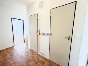 Prodej bytu 2+kk, Praha - Kobylisy, Chabařovická, 45 m2