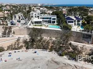 Prodej rodinného domu, Algeciras, Španělsko, Calle del Cabo Roig, 479 m2