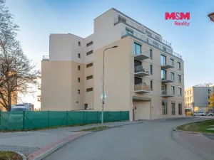 Pronájem garážového stání, Benešov, Dukelská, 14 m2